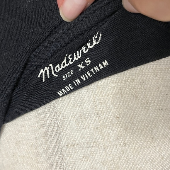 Madewell Whisper Soft Fade V-Neck Black Crop Tee Shirt Minimalist Size XS #846 - Picture 4 of 5